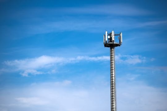 Neben weißen Flecken beim Mobilfunk gibt es auch beim Ausbau von schnellen Internet-Verbindungen in Deutschland noch Nachholbedarf.