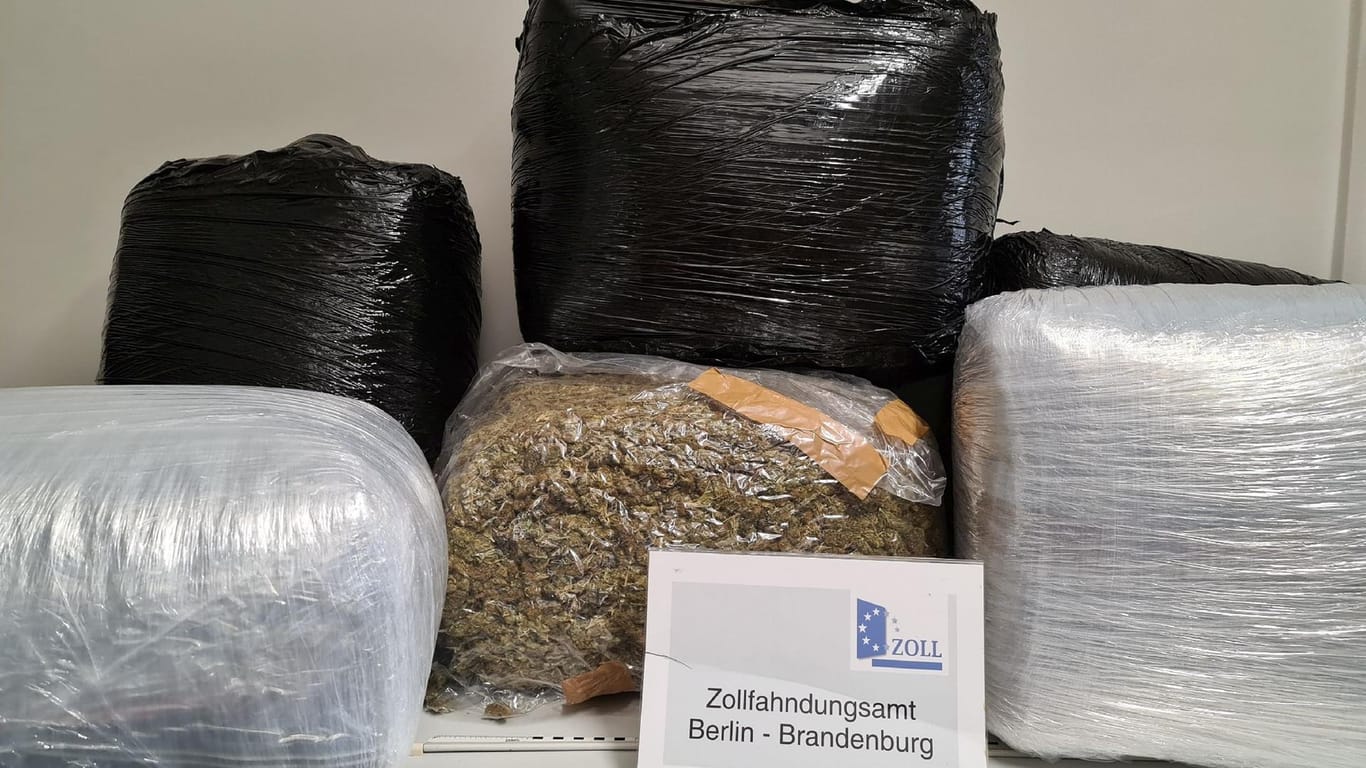 Mehrere Pakete Marihuana: Die Drogen sind als Pistazien getarnt worden.