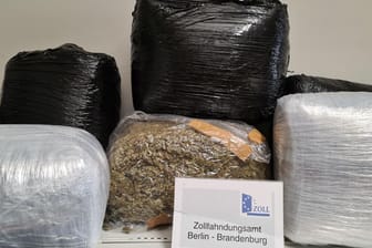 Mehrere Pakete Marihuana: Die Drogen sind als Pistazien getarnt worden.