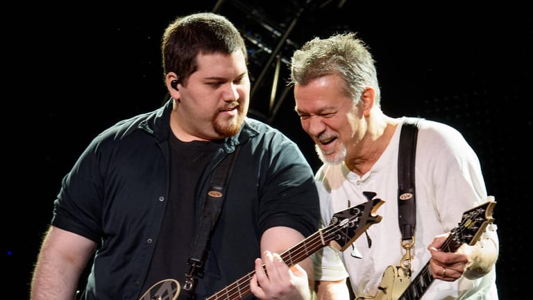 Van Halens: Wolfgang und Eddie Van Halen bei einem Konzert 2015.