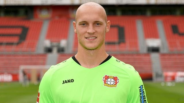 Erstmals seit acht Jahren wieder im Tor: Leverkusens Keeper Niklas Lomb. Erstmals seit acht Jahren wieder im Tor: Leverkusens Keeper Niklas Lomb.