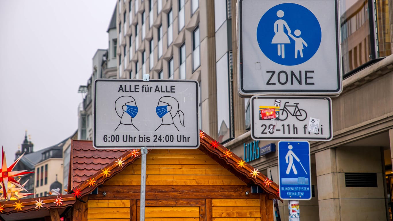 Maskenpflicht in der Innenstadt: In Sachsen gilt ab dem 14. Dezember ein verschärfter Lockdown, der sich auch auf Obdachlose auswirkt.