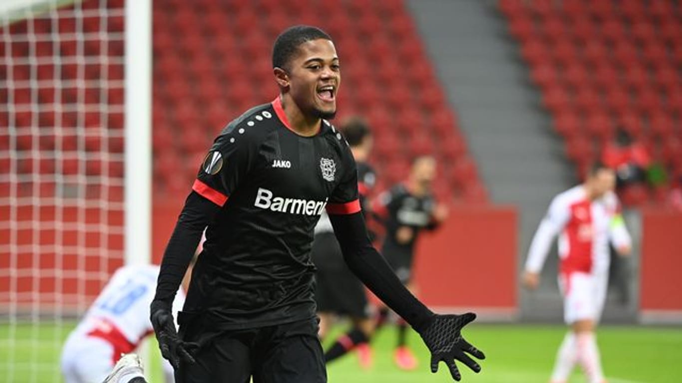 Bayer Leverkusens Leon Bailey jubelt nach seinem Tor zum frühen 1:0 im Spiel gegen Slavia Prag.
