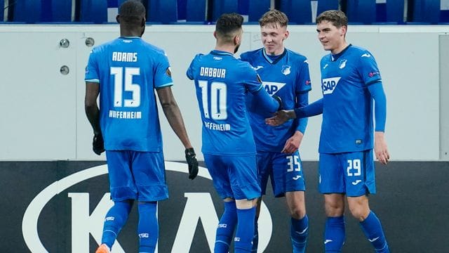 Die Spieler von 1899 Hoffenheim feiern das 1:0 beim Spiel gegen KAA Gent.