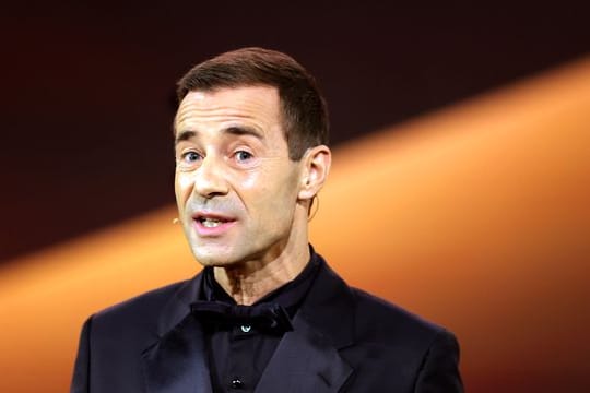 "Meine Frau und ich schenken uns schon seit vielen Jahren nichts, weil wir lieber nach Weihnachten entspannt zusammen einkaufen gehen", sagt Kai Pflaume.