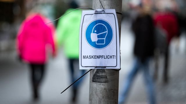 Angesichts der hohen Zahlen an Neuinfizierten werden die Rufe nach einem schnellen Lockdown lauter.