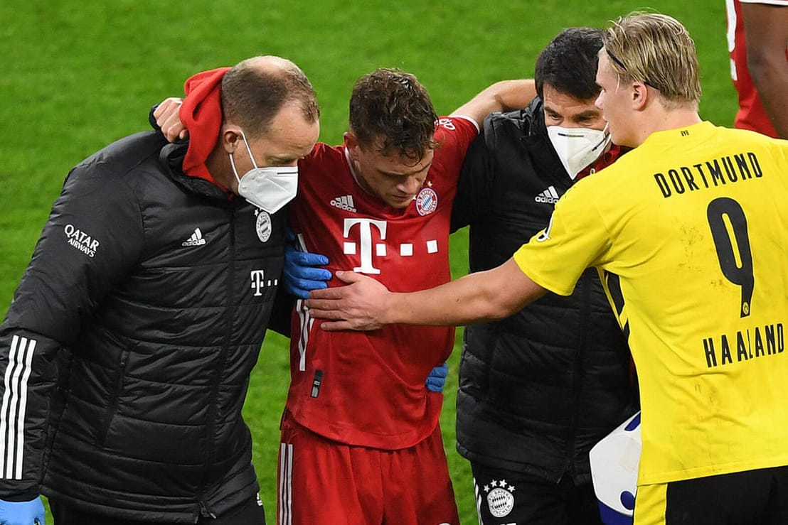 Joshua Kimmich: Im Topspiel gegen den BVB verletzte sich der Nationalspieler schwer am Knie, wurde unter anderem von Erling Haaland getröstet (re.).