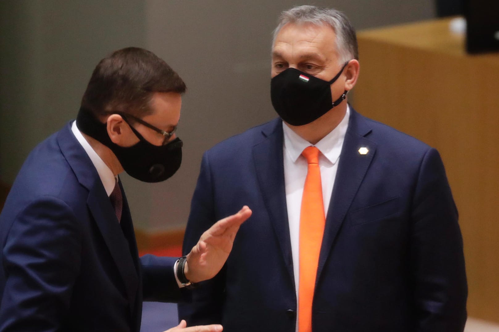 Polens Premierminister Mateusz Morawiecki (l.) im Gespräch mit Ungarns Viktor Orban: Auch beim Thema Klima sind sie sich mit dem Rest der EU nicht einig.