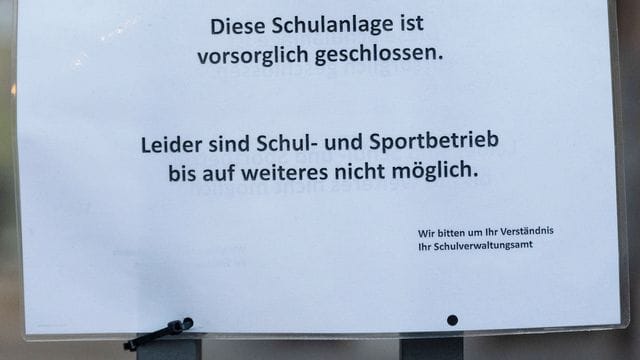 Eine geschlossene Schule in Stuttgart - ob das der richtige Weg ist, darüber gibt es eine erbitterte Debatte. Eine geschlossene Schule in Stuttgart - ob das der richtige Weg ist, darüber gibt es eine erbitterte Debatte.