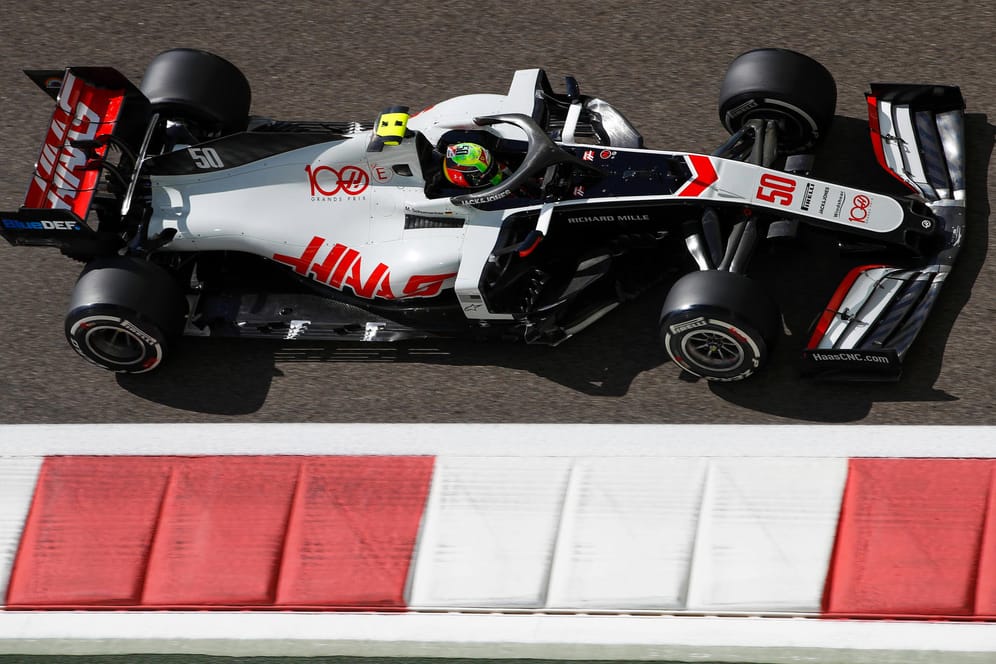 Erste Runden im Haas: Mick Schumacher auf dem Yas Marina Circuit in Abu Dhabi.