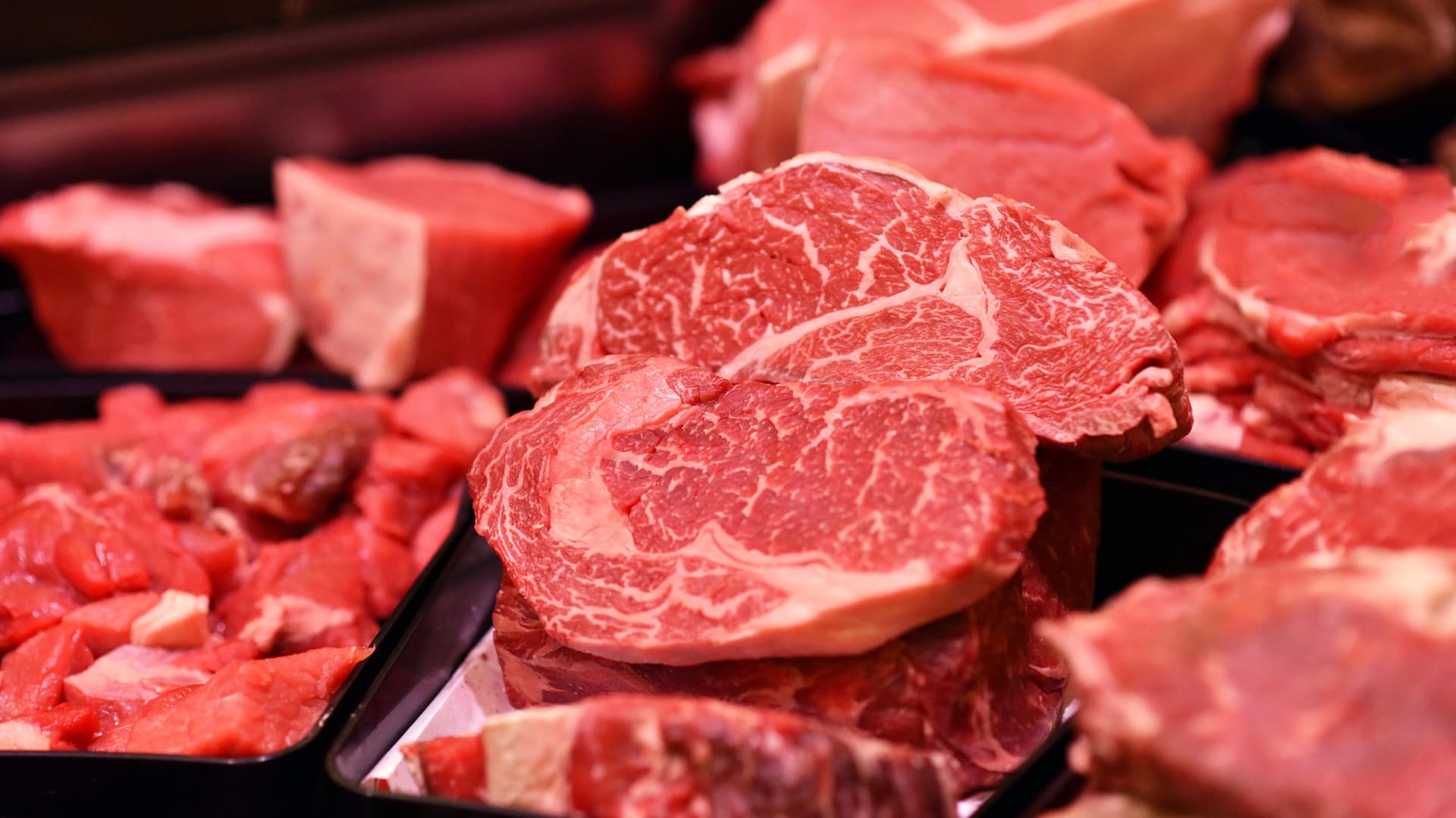 Fleisch: Wird nicht sauber gearbeitet, kann das zu schwerwiegenden gesundheitlichen Folgen führen.