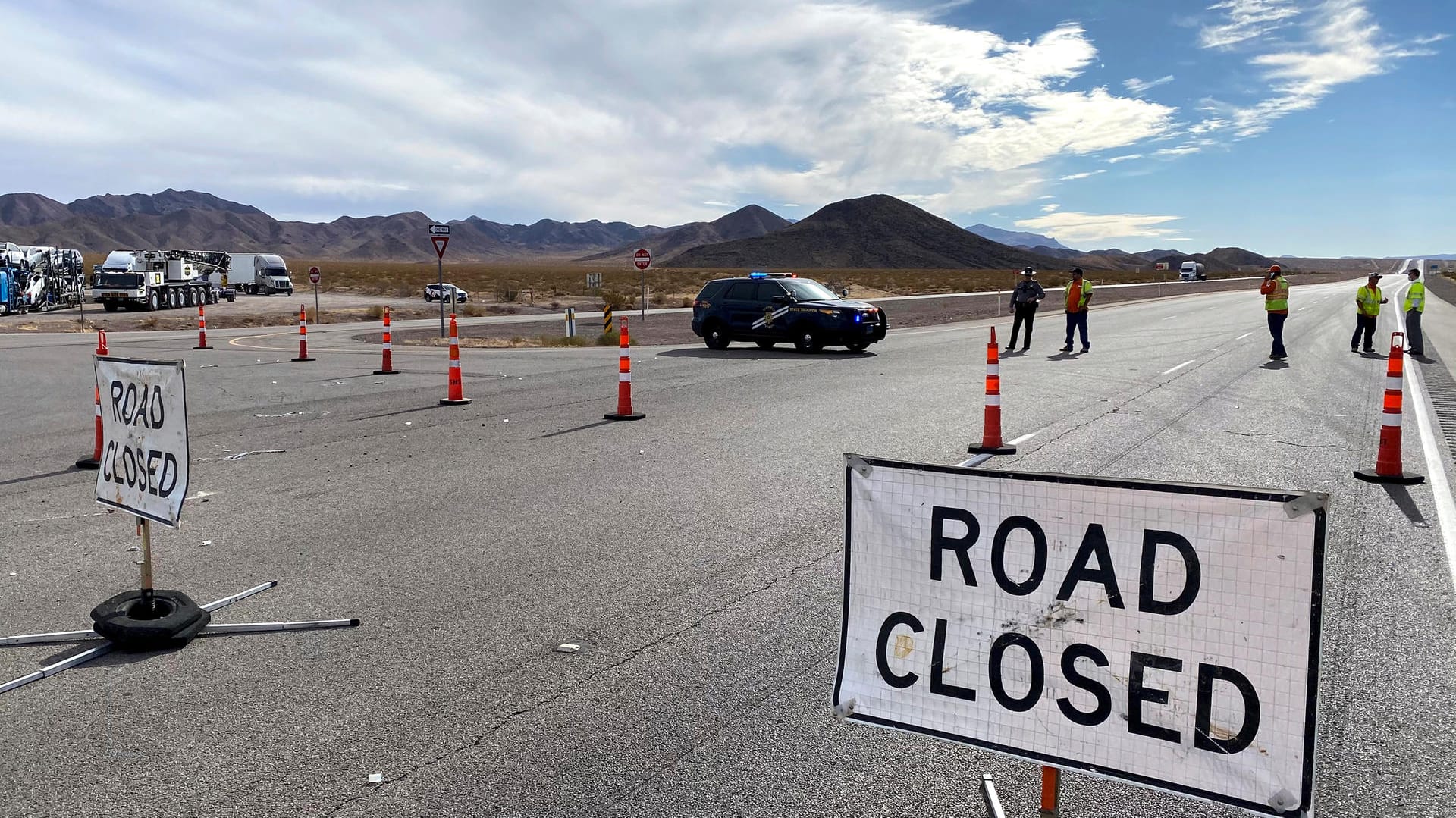 Nach dem schweren Unfall hat die Polizei den Highway US 95 gesperrt. Nach dem schweren Unfall hat die Polizei den Highway US 95 gesperrt.