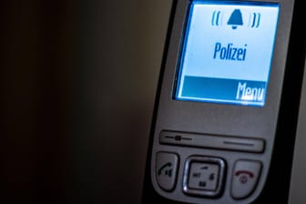 Kreis Hildesheim: Die Polizei bittet darum, ältere Angehörige über den Telefonbetrüger zu informieren.