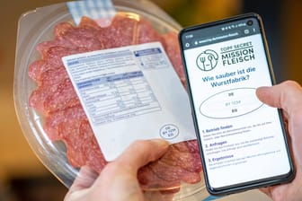 Wurstwaren: Bei "Mission Fleisch" können Nutzer jetzt anhand der Betriebsnummer auf einem verpackten Fleischprodukt eine Anfrage zu dem konkreten Herstellungsbetrieb stellen.