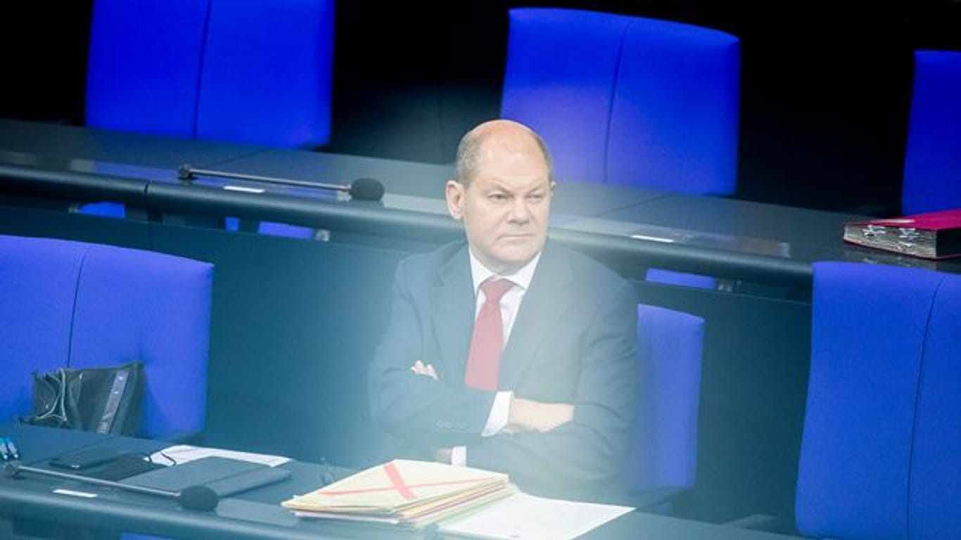Bundesfinanzminister und Vizekanzler Olaf Scholz während der Debatte zum Bundeshaushalt 2021 auf der Regierungsbank.