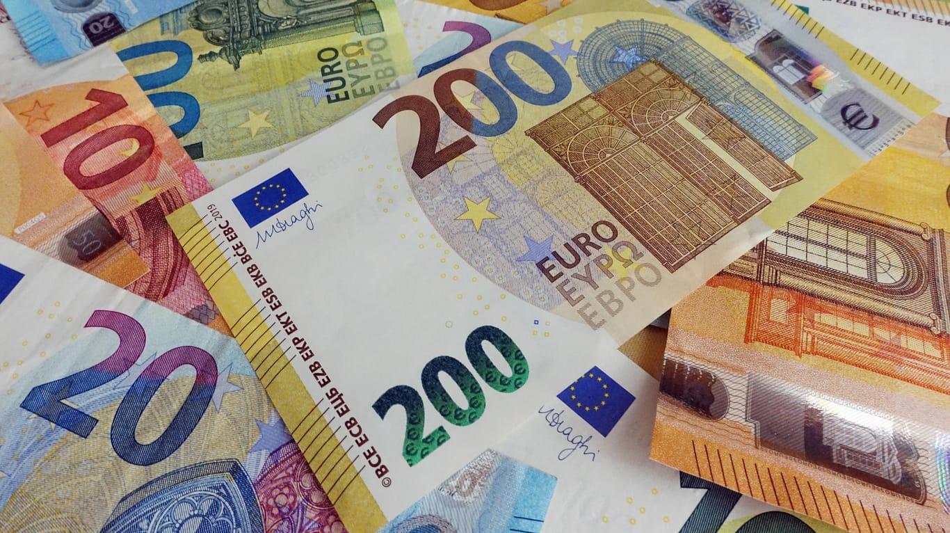 Euroscheine (Symbolbild): Bundesbank-Vorstand Johannes Beermann glaubt nicht an die Abschaffung des Bargeldes.