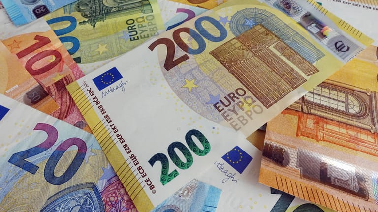 Euroscheine (Symbolbild): Bundesbank-Vorstand Johannes Beermann glaubt nicht an die Abschaffung des Bargeldes.