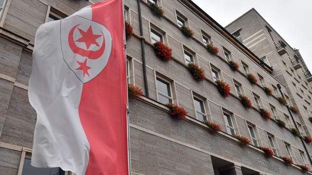 Flagge mit Stadtwappen von Halle. Flagge mit Stadtwappen von Halle.