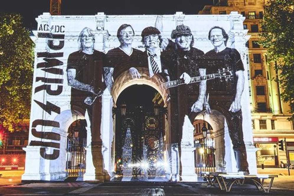 "Power Up" ist ein Triumph: Eine Projektion von AC/DC auf dem Marble Arch in London.
