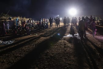 Sudan: Menschen fliehen vor dem Konflikt im äthiopischen Tigray.