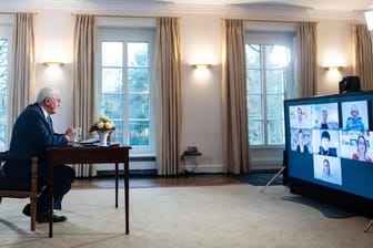 Berlin: In einer "Bürgerlage" spricht Bundespräsident Frank-Walter Steinmeier über die aktuelle Corona-Lage per Video-Livestream.