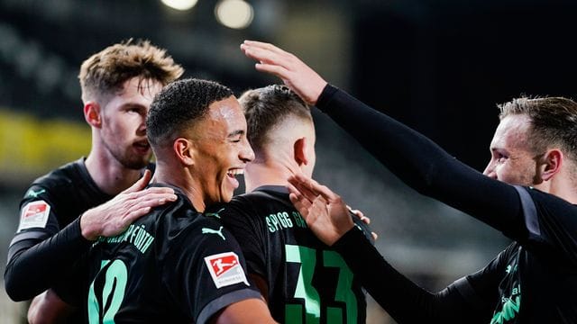 Die SpVgg Greuther Fürth übernimmt zumindest bis Samstag Platz eins in der 2. Die SpVgg Greuther Fürth übernimmt zumindest bis Samstag Platz eins in der 2.