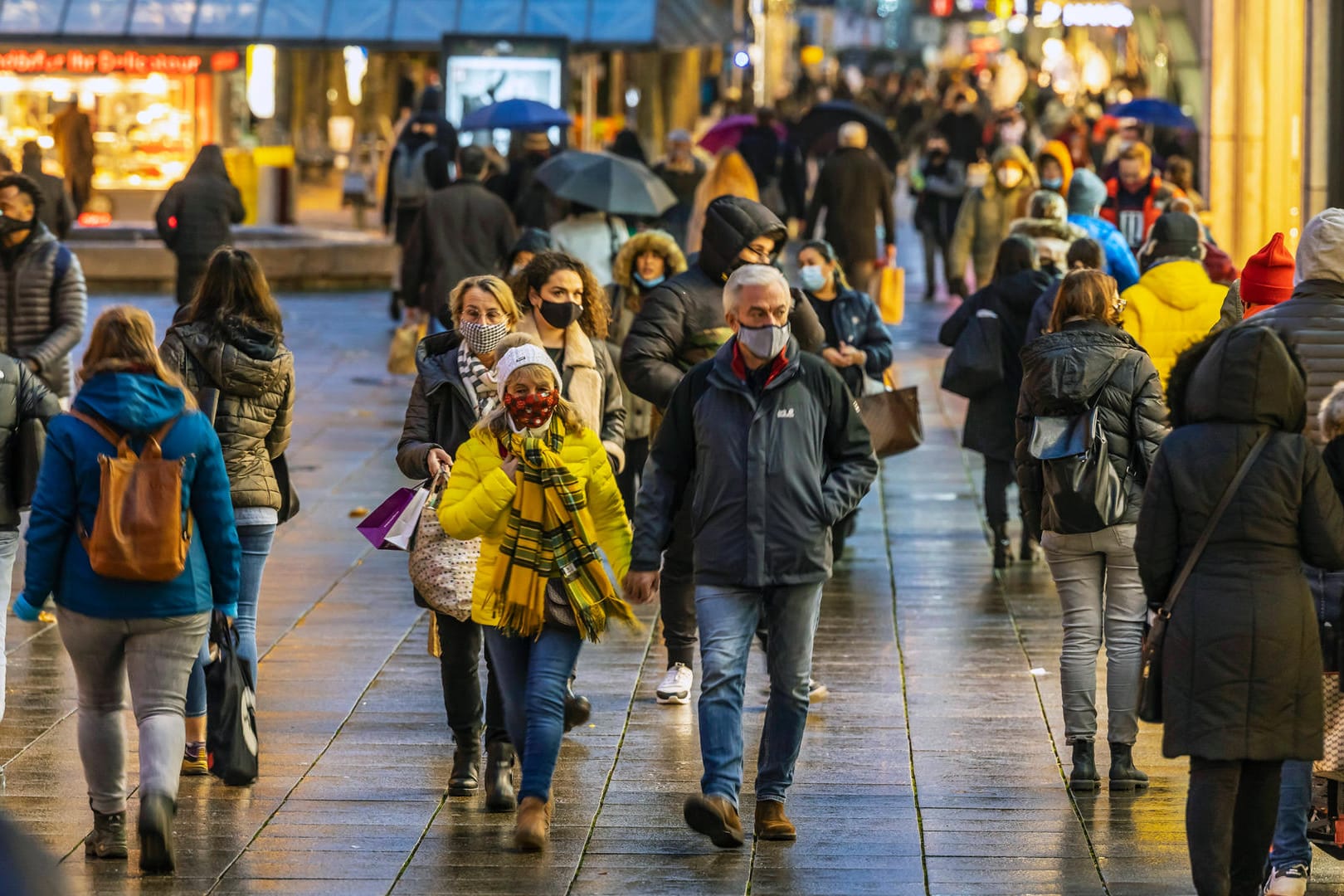 Shopping in Stuttgart: Ab Samstag gelten dort deutlich verschärfte Ausgangsbeschränkungen.