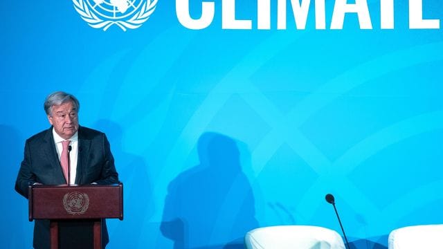 UN-Generalsekretär Antonio Guterres forderte alle Staaten der Welt auf, den "Klimanotfall" zu erklären. UN-Generalsekretär Antonio Guterres forderte alle Staaten der Welt auf, den "Klimanotfall" zu erklären.
