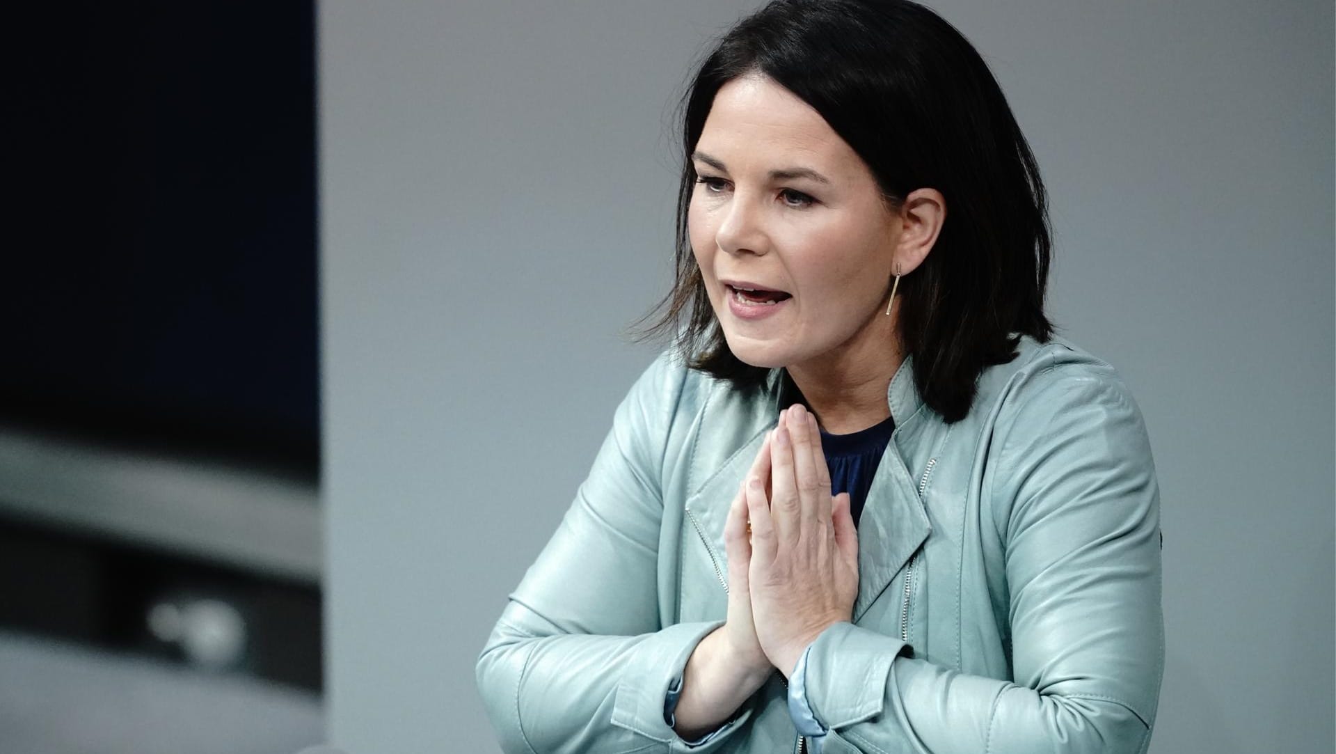 Annalena Baerbock spricht im Bundestag: Die Grünen-Chefin setzt sich für staatliche Eingriffe zum Schutz des Klimas ein.