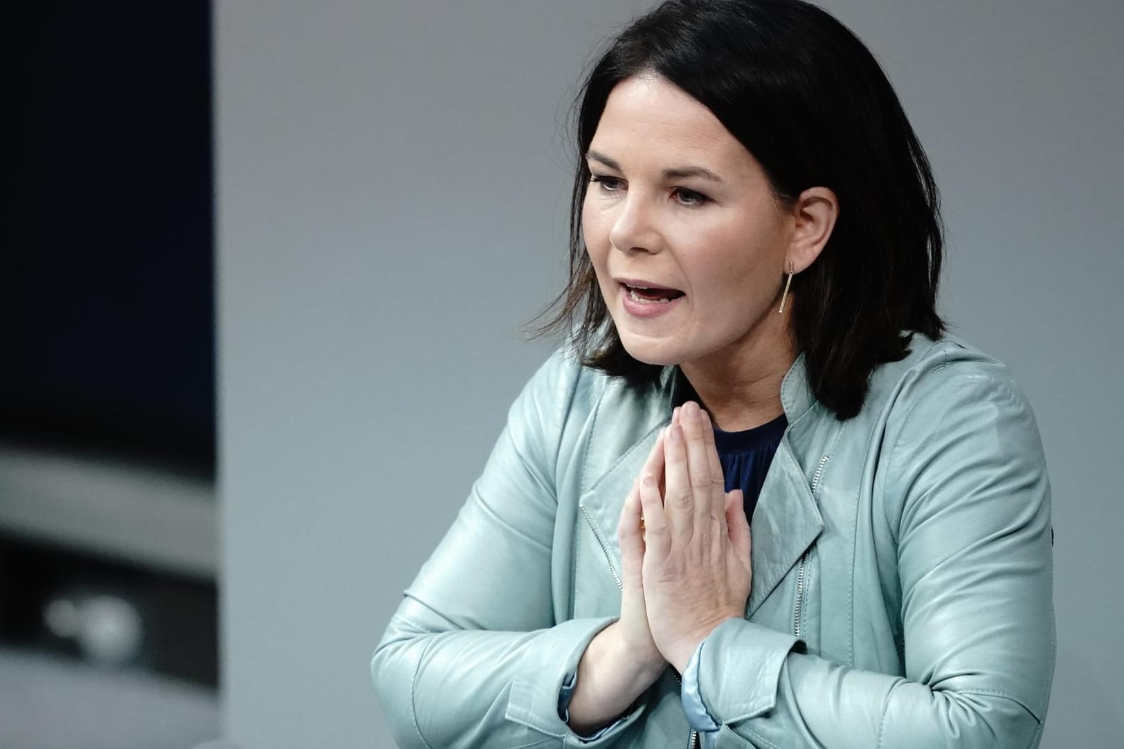 Annalena Baerbock spricht im Bundestag: Die Grünen-Chefin setzt sich für staatliche Eingriffe zum Schutz des Klimas ein.