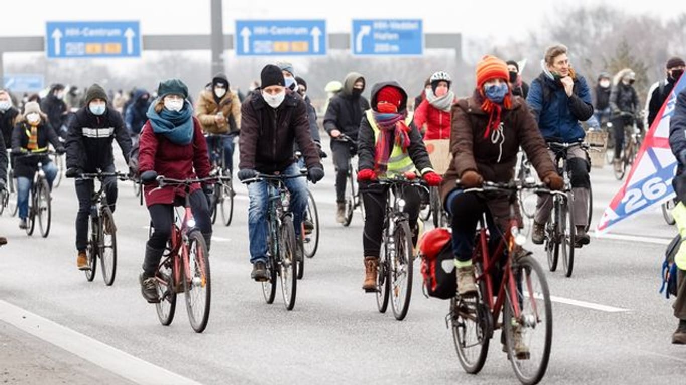 Teilnehmer einer Fahrrad-Demo (Archivbild): In Oldenburg könnte es am Wochenende ähnlich aussehen.