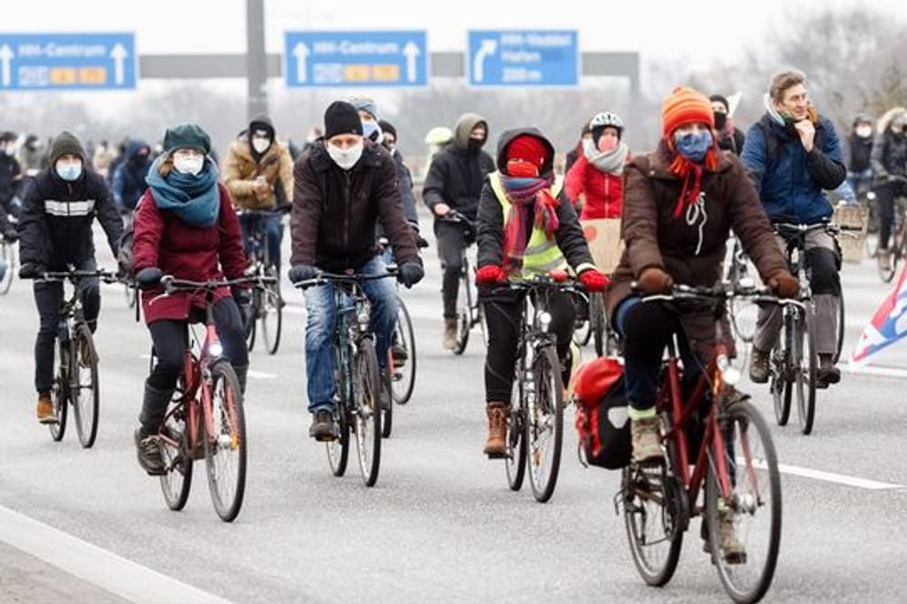 Teilnehmer einer Fahrrad-Demo (Archivbild): In Oldenburg könnte es am Wochenende ähnlich aussehen.