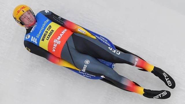 Felix Loch feierte den vierten Sieg im vierten Saisonrennen. Felix Loch feierte den vierten Sieg im vierten Saisonrennen.