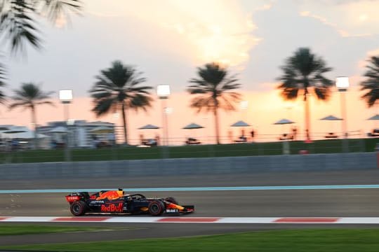 Max Verstappen startet beim Saisonfinale von der Pole.