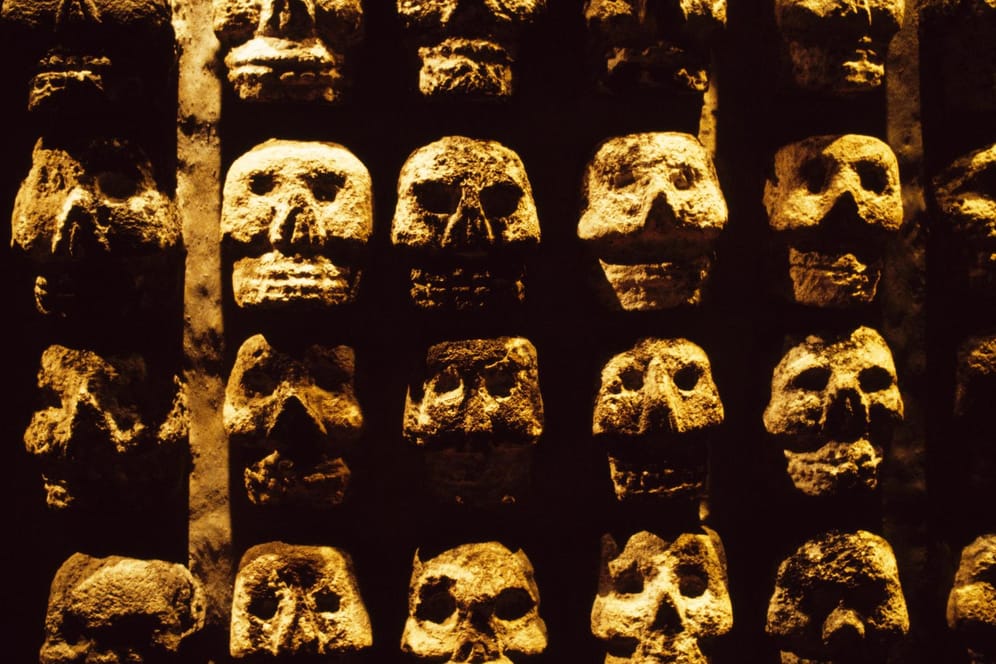 Totenköpfe im Großen Tempel von Tenochtitlan (Archivbild): Nun wurde ein Turm freigelegt.