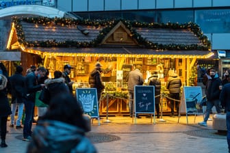 Weihnachtsbude am Breitscheidplatz: Bund und Länder haben sich offenbar auf einen harten Lockdown geeinigt.