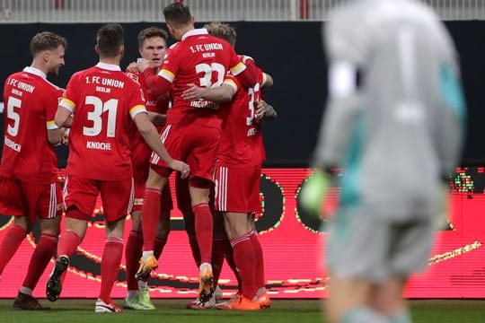 Manuel Neuer musste gegen Union erneut hinter sich greifen.