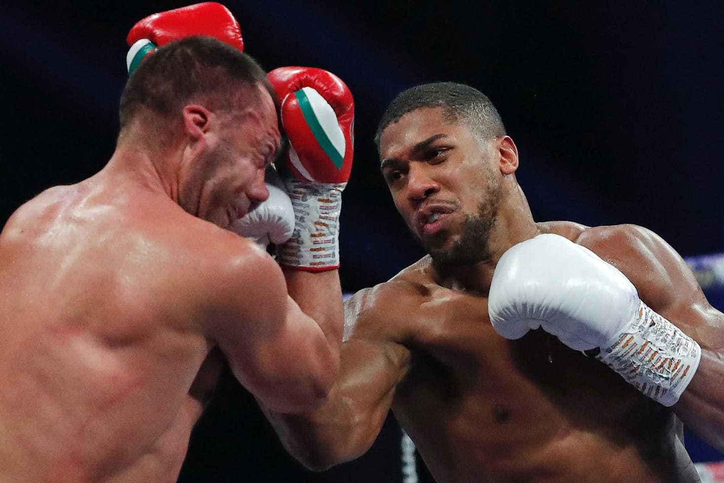 Anthony Joshua (re.): Der einstige Klitschko-Bezwinger bleibt weiterhin Vierfach-Weltmeister.