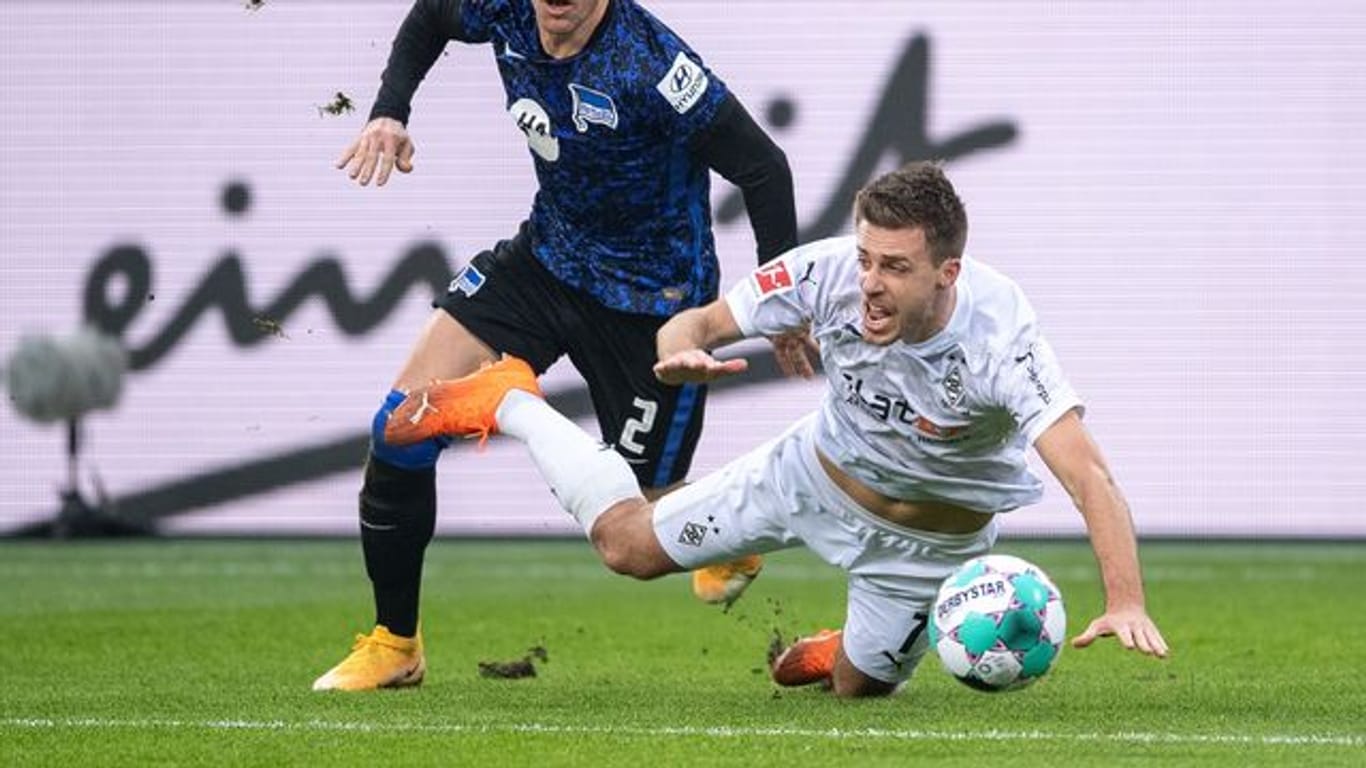 Die Gladbacher um Patrick Herrmann (r) kamen gegen Hertha BSC nur zu einem 1:1.