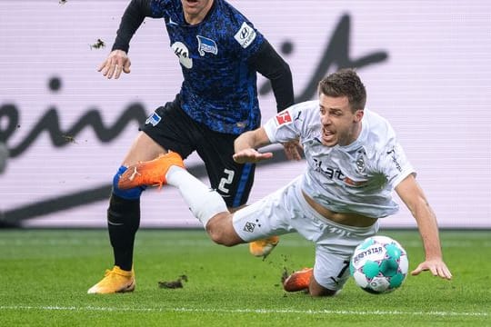 Die Gladbacher um Patrick Herrmann (r) kamen gegen Hertha BSC nur zu einem 1:1.
