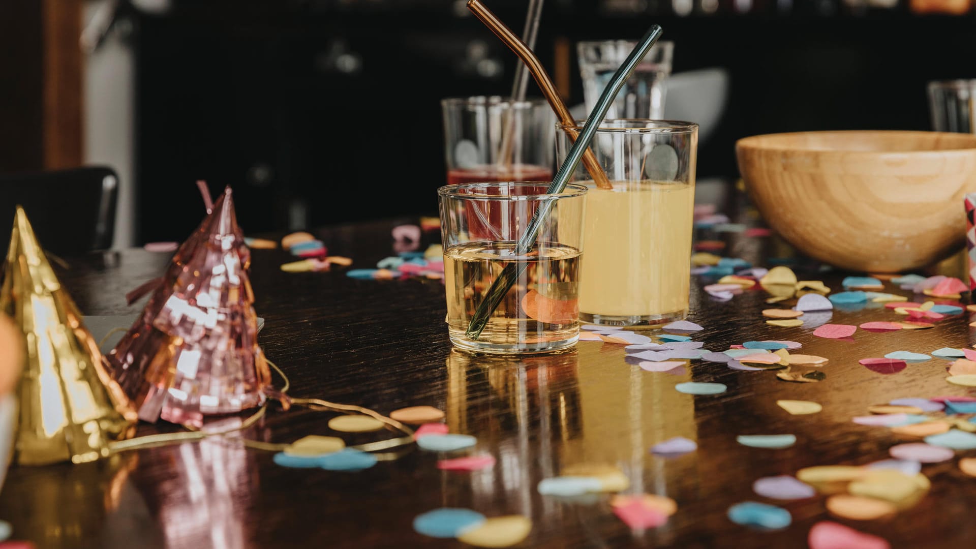 Ein Tisch bei einer Party (Symbolbild): In Dortmund hat die Polizei eine Feier in einer Kita aufgelöst.