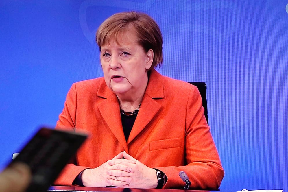 Fernsehübertragung der Pressekonferenz: Für das Seltsame Hin und Her in den Corona-Maßnahmen ist nicht Merkel verantwortlich, meint t-online-Kolumnist Gerhard Spörl.