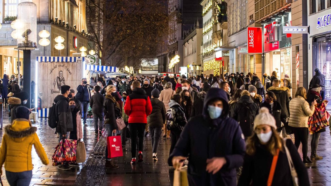 Die Münchner Innenstadt am Samstag: Das Weihnachtsgeschäft soll bereits am Mittwoch vorbei sein.