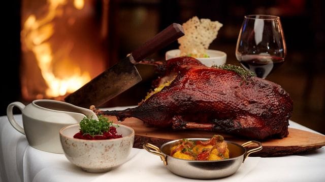 Köchin Renate Dengg mag am liebsten einen BBQ-Gänsebraten mit Rosenkohl gefüllt.