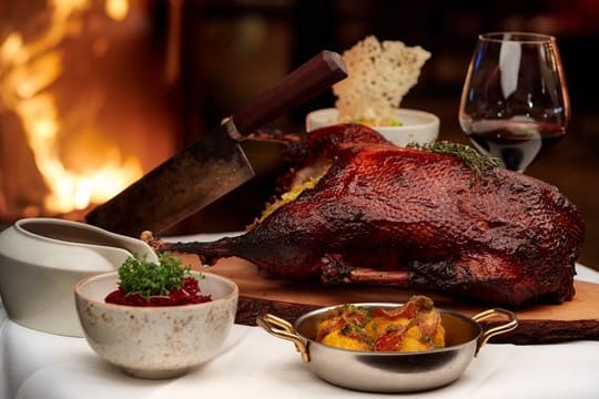 Köchin Renate Dengg mag am liebsten einen BBQ-Gänsebraten mit Rosenkohl gefüllt.