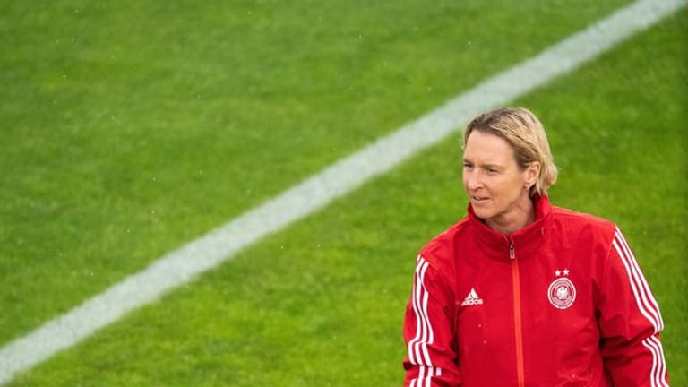 Martina Voss-Tecklenburg sieht noch Verbesserungsmöglichkeiten im Bereich Frauenfußball.