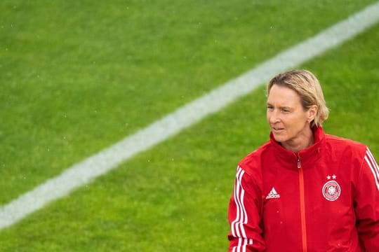 Martina Voss-Tecklenburg sieht noch Verbesserungsmöglichkeiten im Bereich Frauenfußball.
