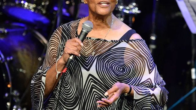 US-Sängerin Dionne Warwick bei der Verleihung des Deutschen Nachhaltigkeitspreises 2013. US-Sängerin Dionne Warwick bei der Verleihung des Deutschen Nachhaltigkeitspreises 2013.