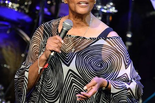 US-Sängerin Dionne Warwick bei der Verleihung des Deutschen Nachhaltigkeitspreises 2013.