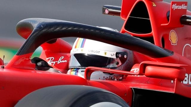 Der Helm von Sebastian Vettel brachte 225.